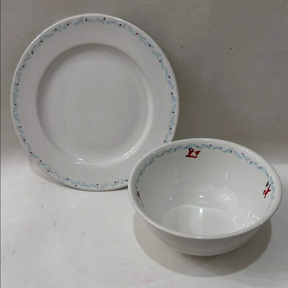 IKEA Christmas Elegant White Dinnerware Set Red Santa & Berries Blue Pine Set 2